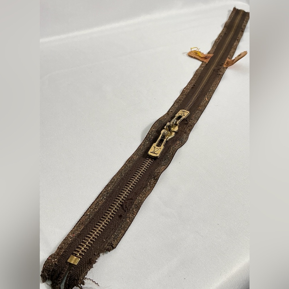 Vintage Louis Vuitton 
Double Locking Zipper Brass LV Pulls Date Code Tabs